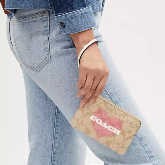 NWT-Coach-Corner Zip Wristlet-Signature Canvas & Heart ❤️ Print-$88 - Picture 8 of 8